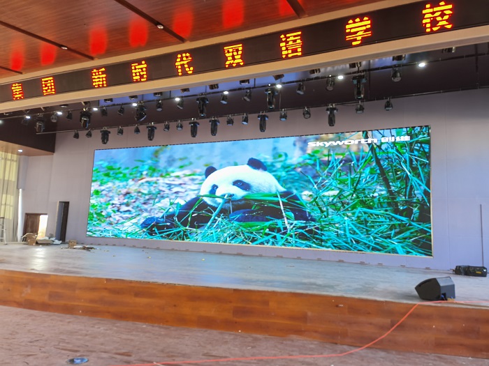 長治新時代雙語學校,鄭州led顯示屏,室內全彩LED顯示屏